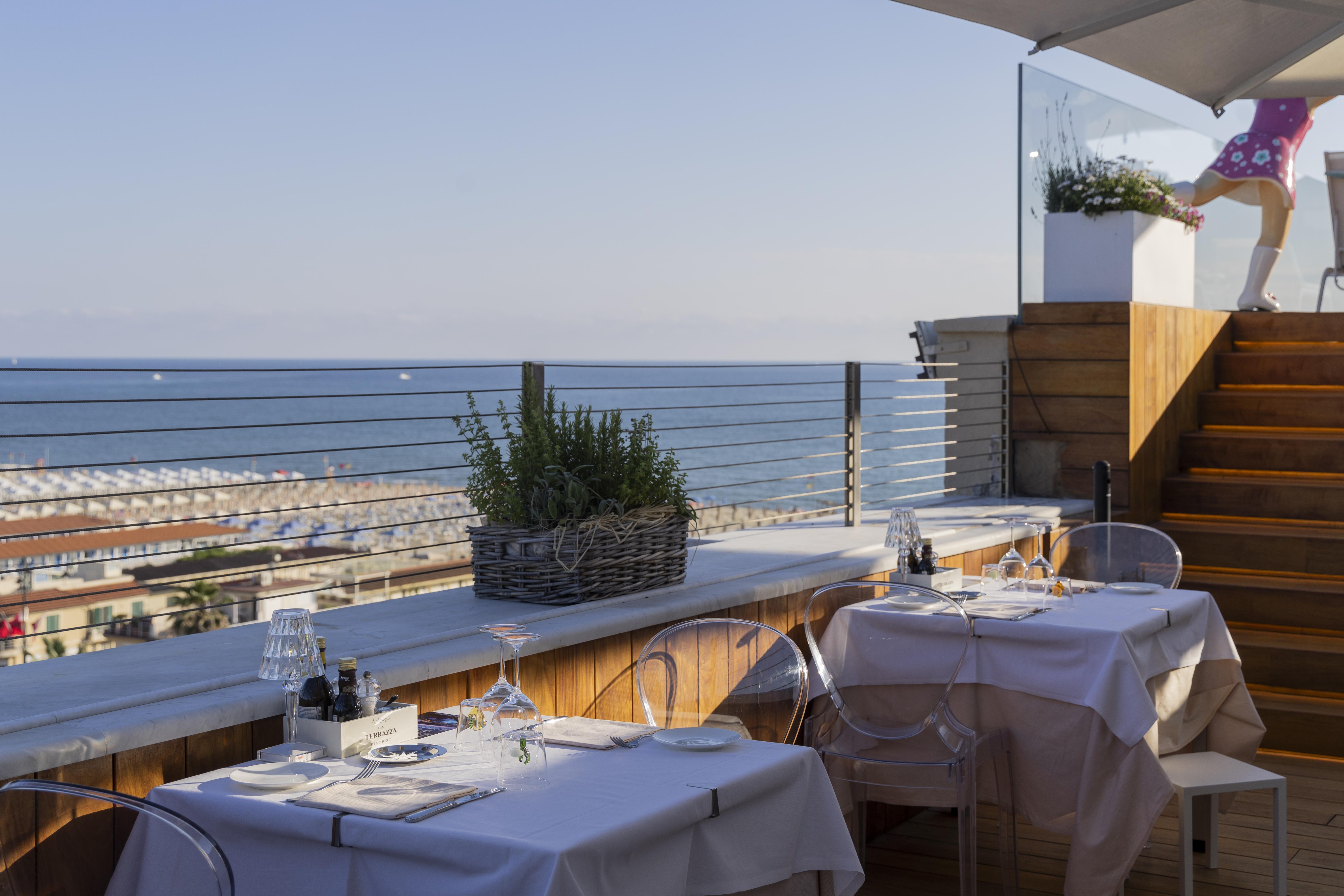 Grand Hotel Principe Di Piemonte Viareggio Bagian luar foto